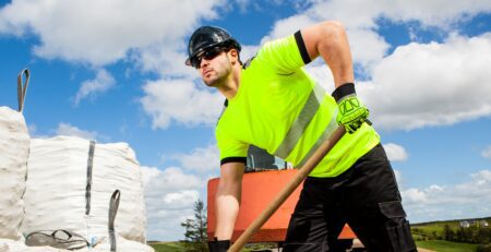 How does UV protective clothing work