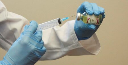 Nitrile vs Vinyl Gloves